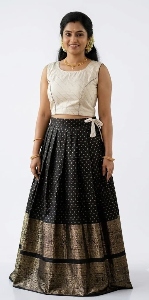PATTUPAVADA AND BLOUSE (DY 8018)